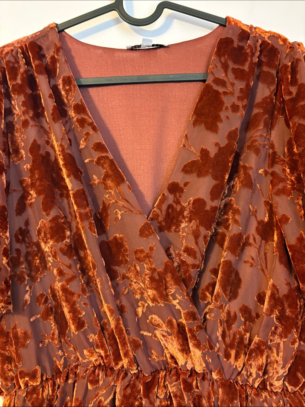 Baltic Born Uma Velvet Maxi Dress in Copper Floral size L - Picture 7 of 16